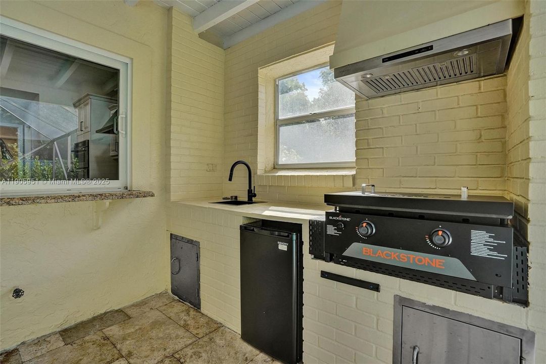 For Rent: $6,900 (4 beds, 2 baths, 2499 Square Feet)