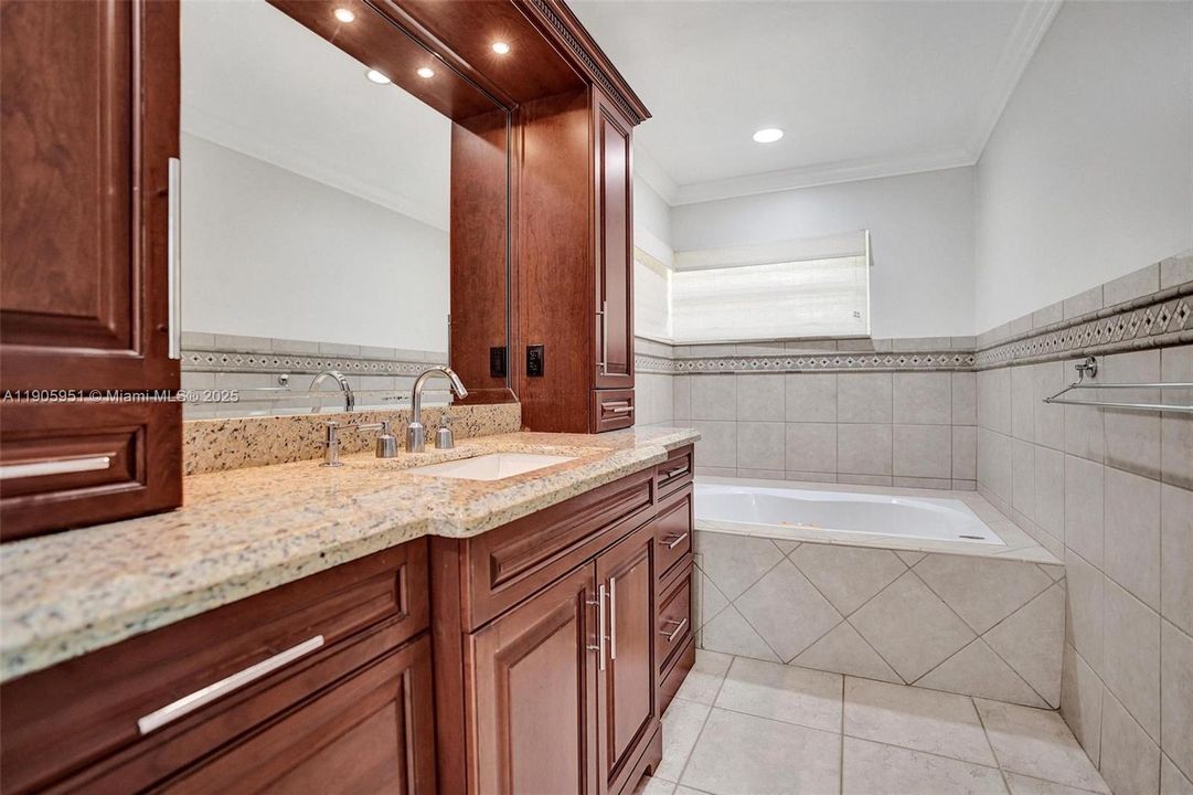 For Rent: $6,900 (4 beds, 2 baths, 2499 Square Feet)