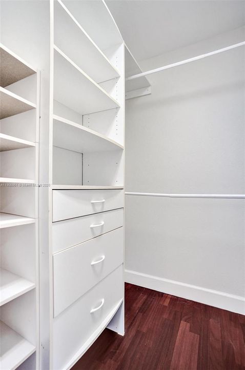 For Rent: $6,900 (4 beds, 2 baths, 2499 Square Feet)