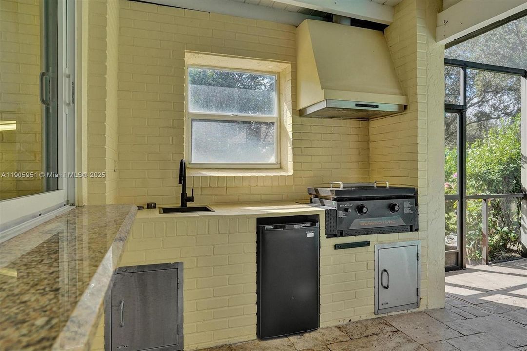 For Rent: $6,900 (4 beds, 2 baths, 2499 Square Feet)