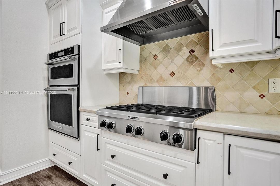 For Rent: $6,900 (4 beds, 2 baths, 2499 Square Feet)