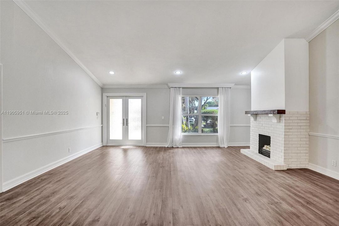 For Rent: $6,900 (4 beds, 2 baths, 2499 Square Feet)