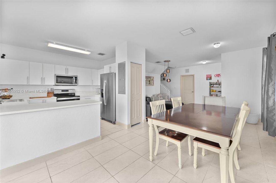 待售: $364,999 (4 贝兹, 3 浴室, 1730 平方英尺)