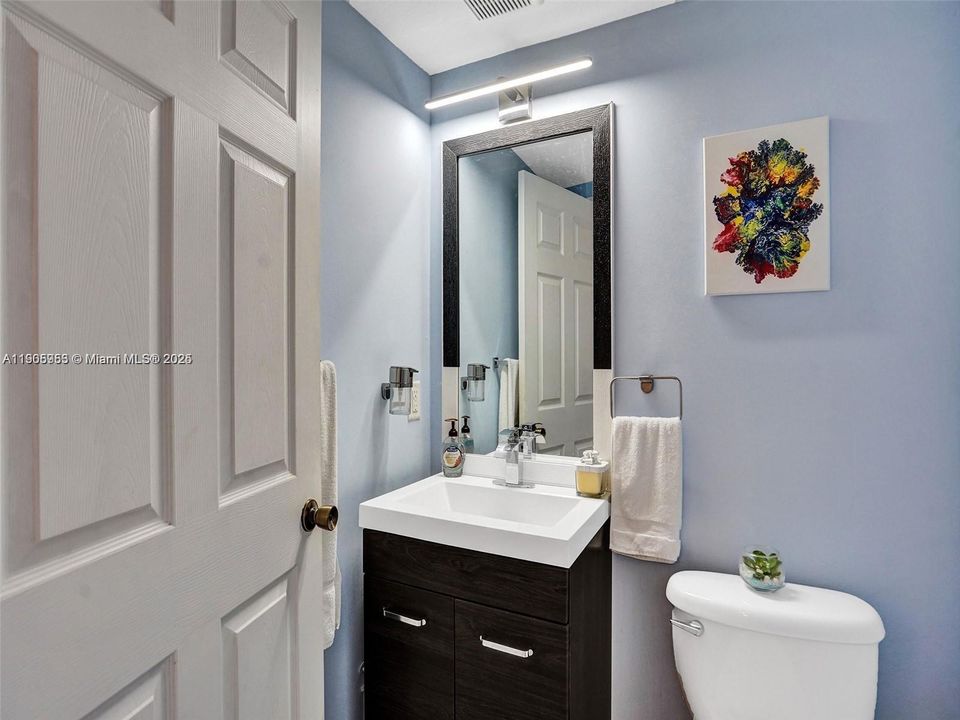 Под контрактом: $2,650 (2 спален, 2 ванн, 1410 Квадратных фут)