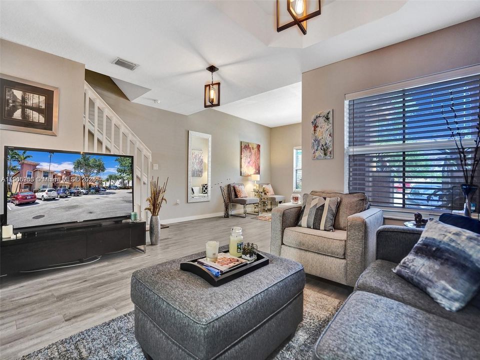 Под контрактом: $2,650 (2 спален, 2 ванн, 1410 Квадратных фут)