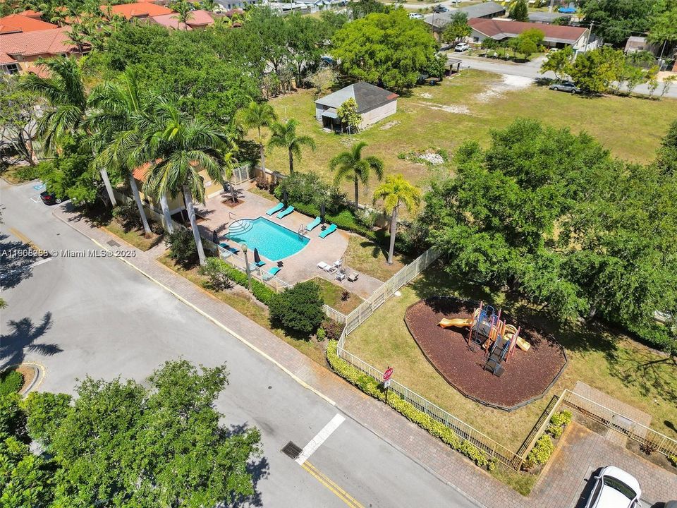 Под контрактом: $2,650 (2 спален, 2 ванн, 1410 Квадратных фут)