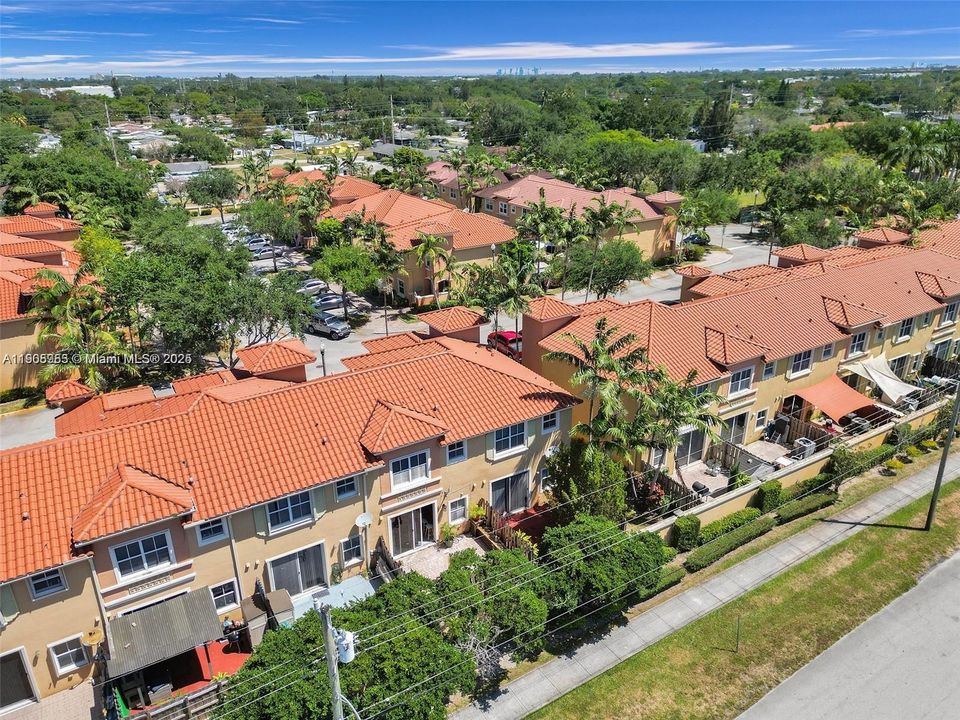 Под контрактом: $2,650 (2 спален, 2 ванн, 1410 Квадратных фут)