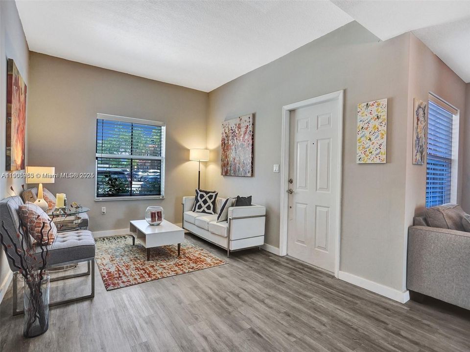 Под контрактом: $2,650 (2 спален, 2 ванн, 1410 Квадратных фут)