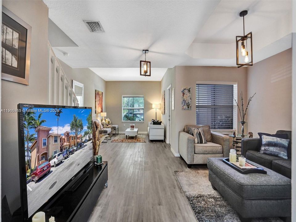 Под контрактом: $2,650 (2 спален, 2 ванн, 1410 Квадратных фут)