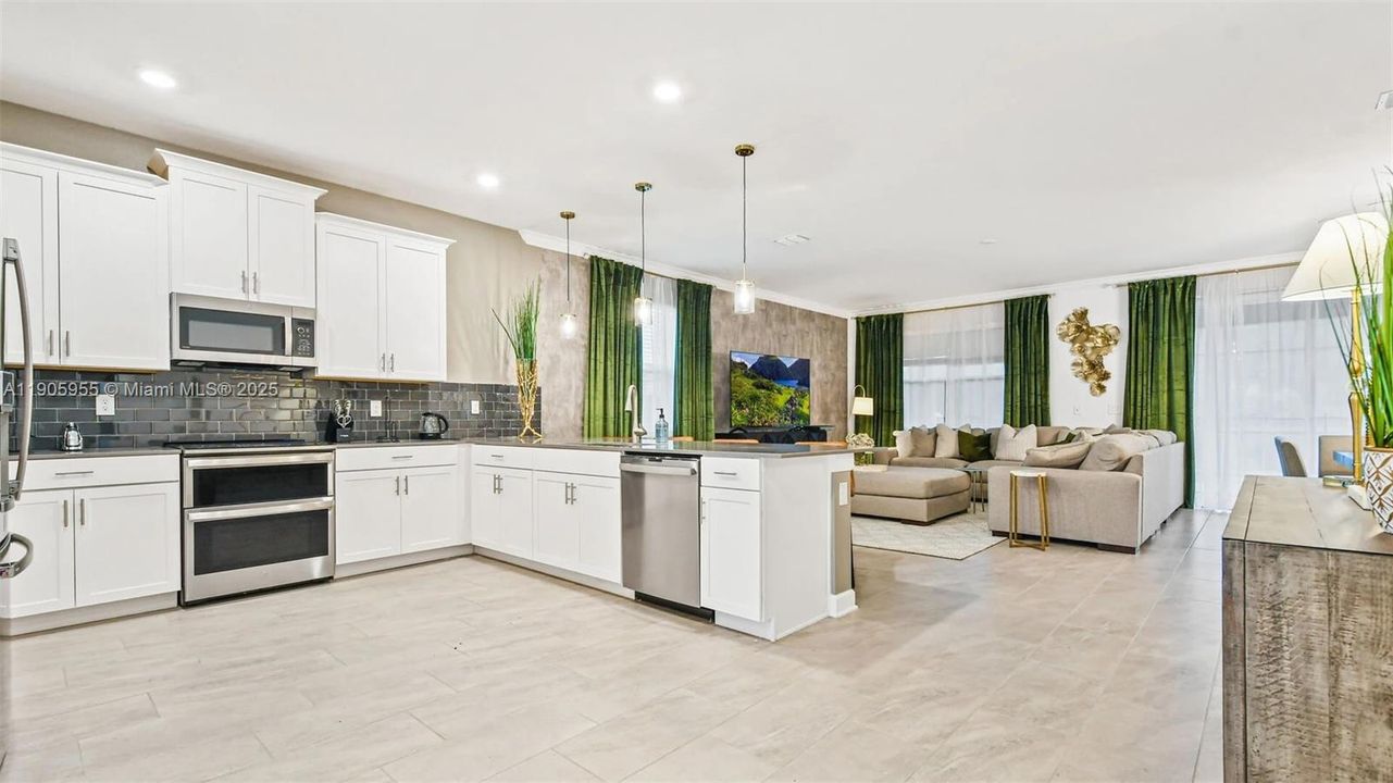 For Sale: $939,000 (8 beds, 5 baths, 4289 Square Feet)