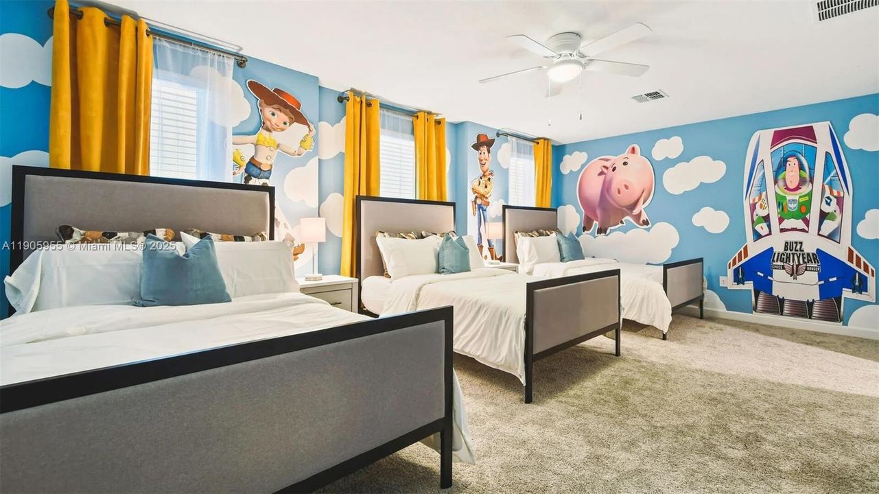 For Sale: $939,000 (8 beds, 5 baths, 4289 Square Feet)