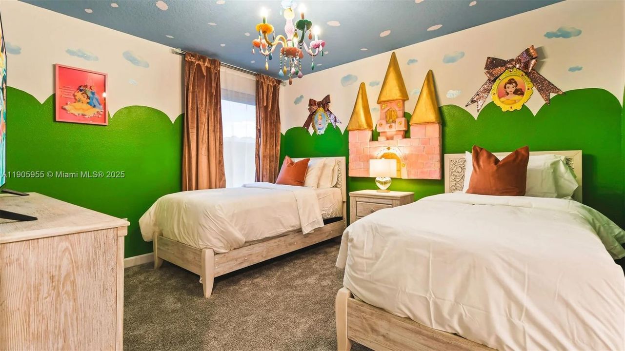 For Sale: $939,000 (8 beds, 5 baths, 4289 Square Feet)