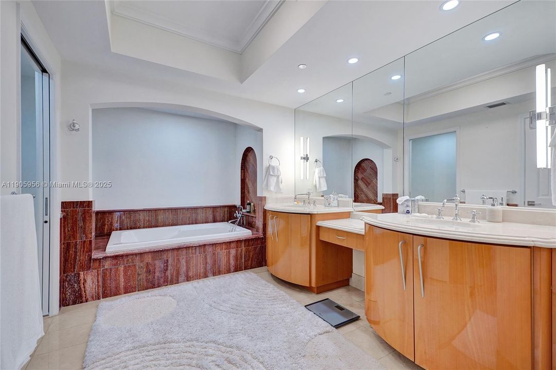 For Sale: $3,150,000 (3 beds, 3 baths, 2214 Square Feet)