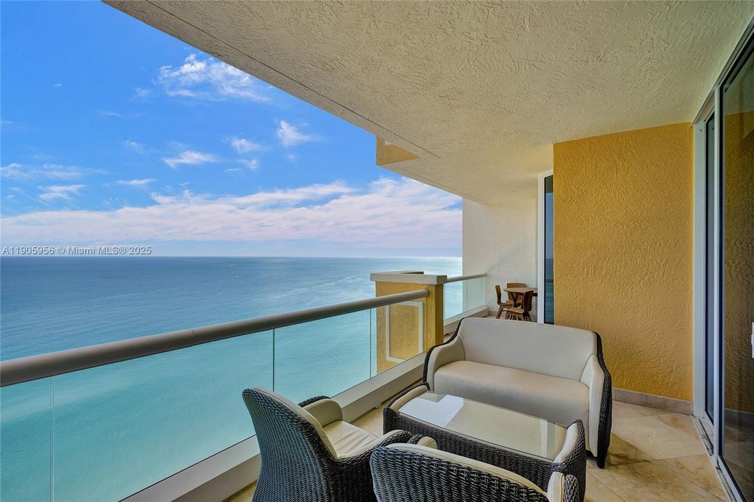 For Sale: $3,150,000 (3 beds, 3 baths, 2214 Square Feet)