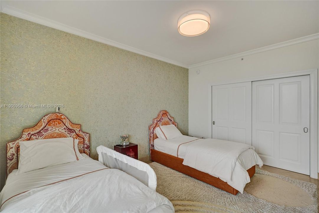 For Sale: $3,150,000 (3 beds, 3 baths, 2214 Square Feet)