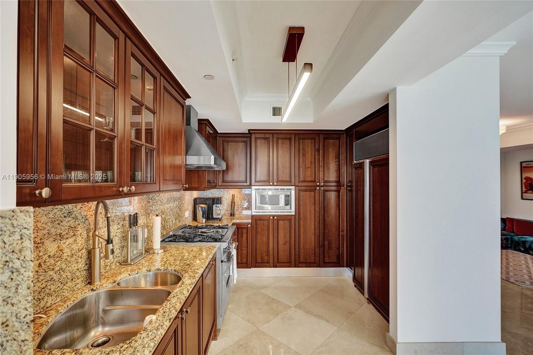 For Sale: $3,150,000 (3 beds, 3 baths, 2214 Square Feet)