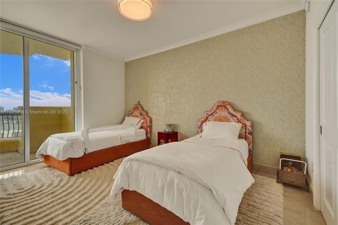 For Sale: $3,150,000 (3 beds, 3 baths, 2214 Square Feet)