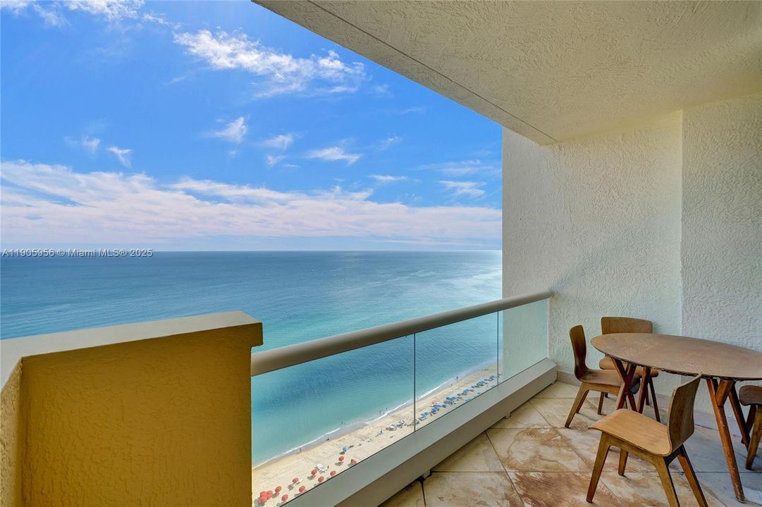 For Sale: $3,150,000 (3 beds, 3 baths, 2214 Square Feet)