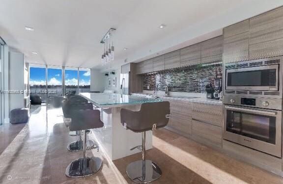 出租: $7,000 (2 贝兹, 2 浴室, 1175 平方英尺)