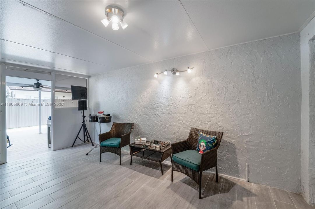 For Sale: $650,000 (3 beds, 2 baths, 1514 Square Feet)