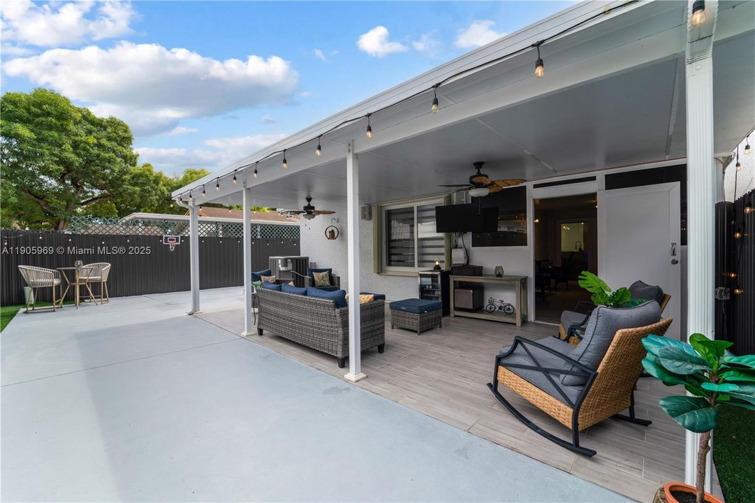 For Sale: $650,000 (3 beds, 2 baths, 1514 Square Feet)