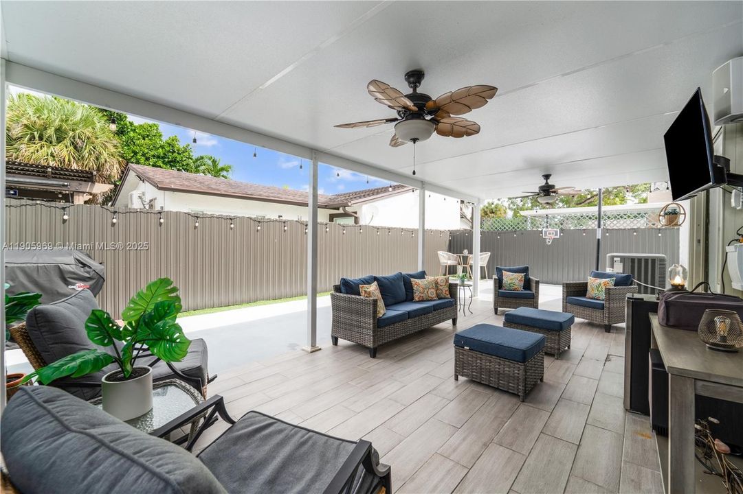 For Sale: $650,000 (3 beds, 2 baths, 1514 Square Feet)