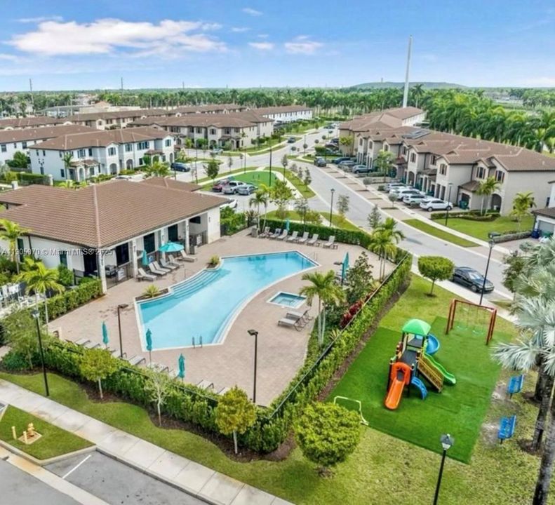 For Sale: $380,000 (2 beds, 2 baths, 1422 Square Feet)