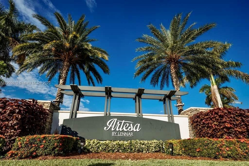 For Sale: $380,000 (2 beds, 2 baths, 1422 Square Feet)