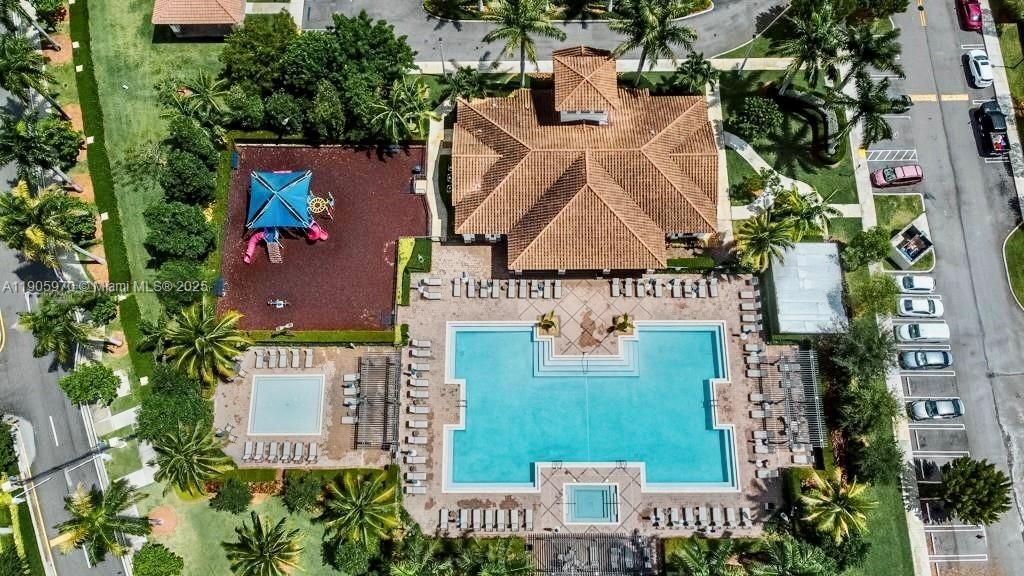 For Sale: $380,000 (2 beds, 2 baths, 1422 Square Feet)