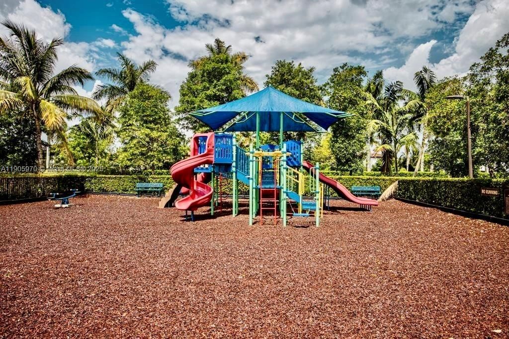 For Sale: $380,000 (2 beds, 2 baths, 1422 Square Feet)