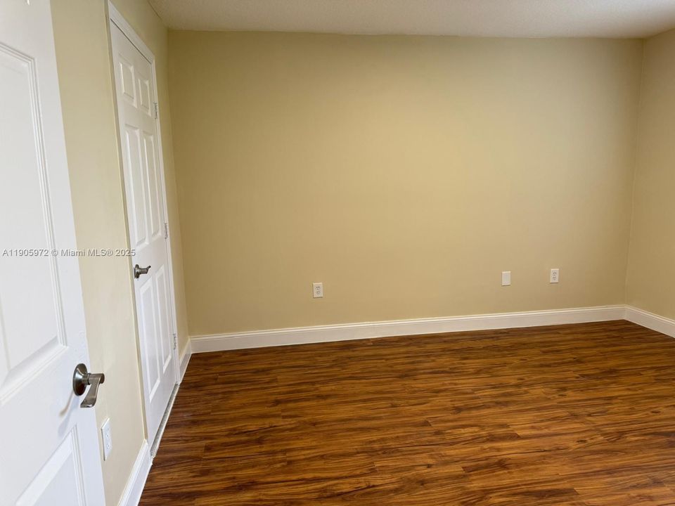 出租: $1,850 (3 贝兹, 2 浴室, 1099 平方英尺)