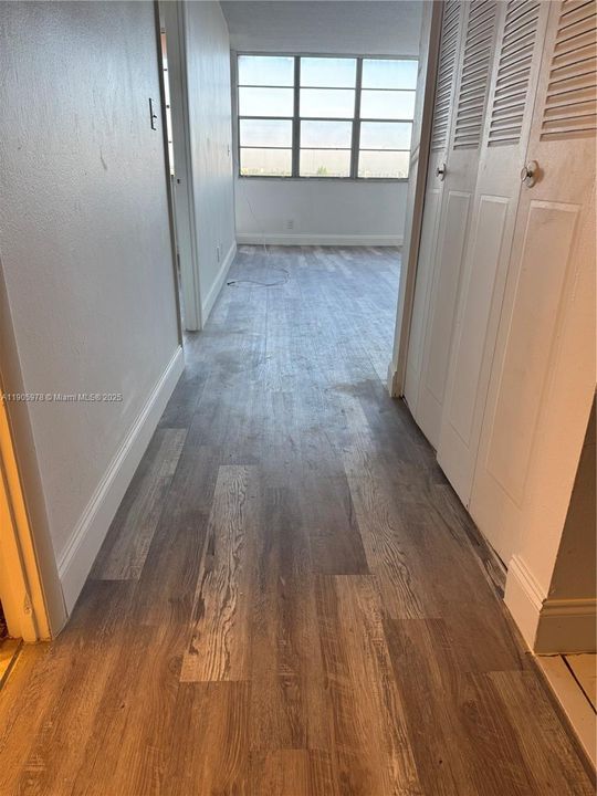 For Sale: $145,000 (1 beds, 1 baths, 790 Square Feet)