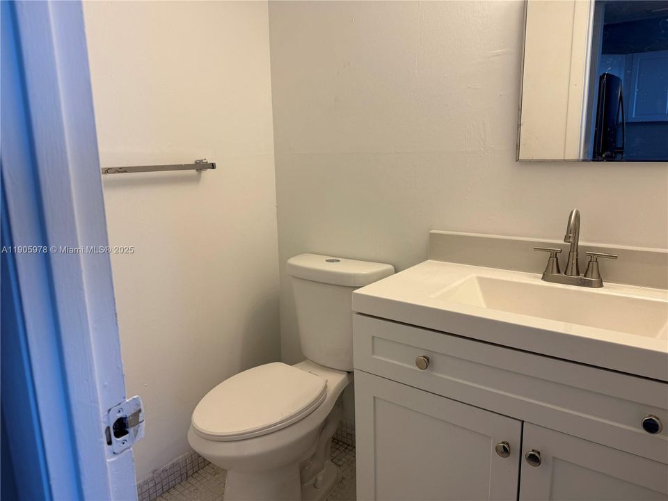 For Sale: $145,000 (1 beds, 1 baths, 790 Square Feet)