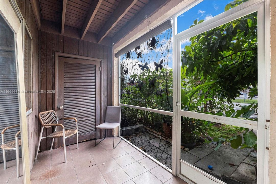 For Rent: $1,550 (1 beds, 1 baths, 616 Square Feet)