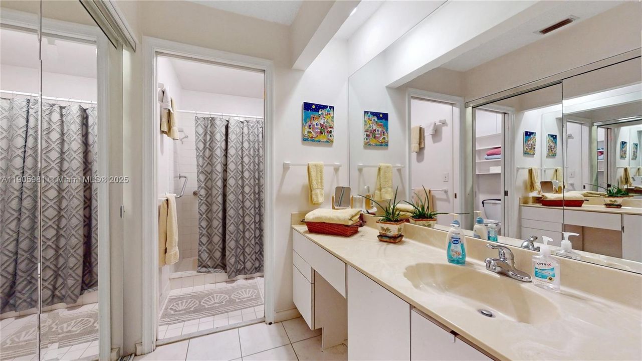 For Sale: $295,000 (2 beds, 2 baths, 1286 Square Feet)