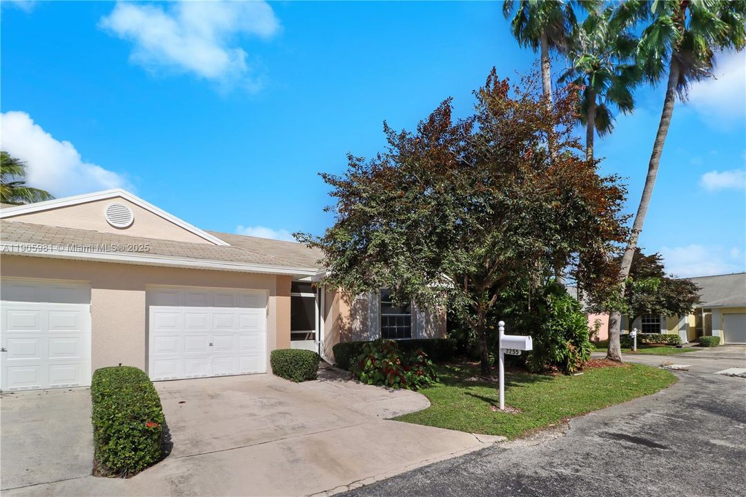 For Sale: $295,000 (2 beds, 2 baths, 1286 Square Feet)