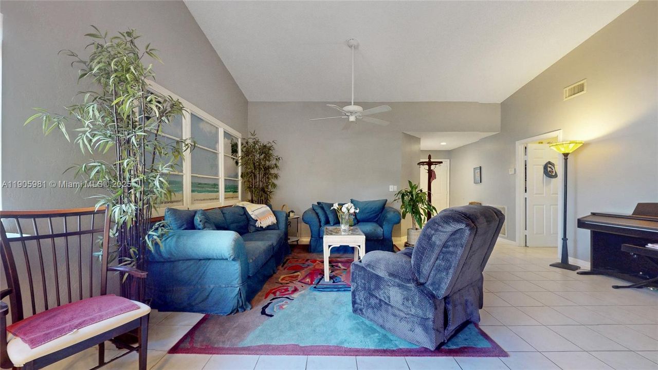 For Sale: $295,000 (2 beds, 2 baths, 1286 Square Feet)
