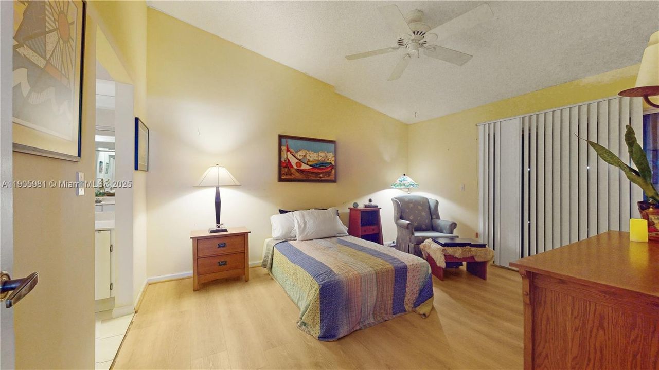 For Sale: $295,000 (2 beds, 2 baths, 1286 Square Feet)