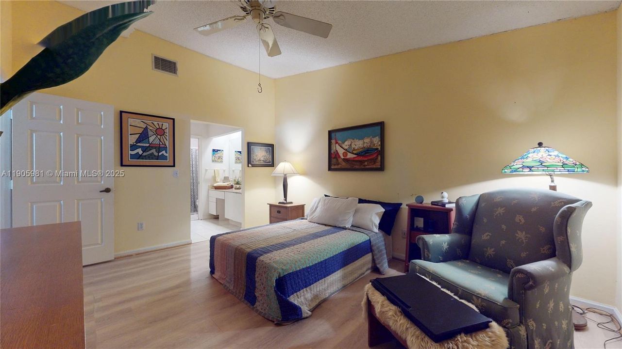 For Sale: $295,000 (2 beds, 2 baths, 1286 Square Feet)