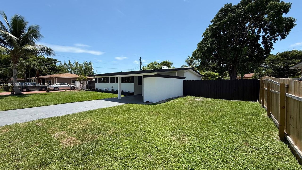 合同活跃: $639,900 (4 贝兹, 3 浴室, 2007 平方英尺)