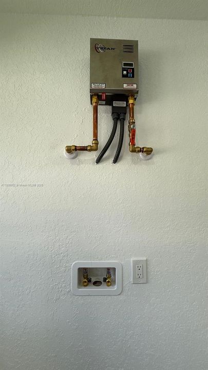 合同活跃: $639,900 (4 贝兹, 3 浴室, 2007 平方英尺)