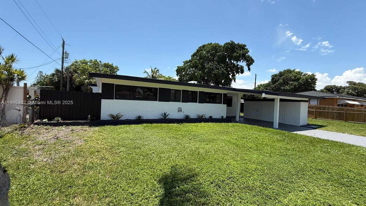 合同活跃: $639,900 (4 贝兹, 3 浴室, 2007 平方英尺)