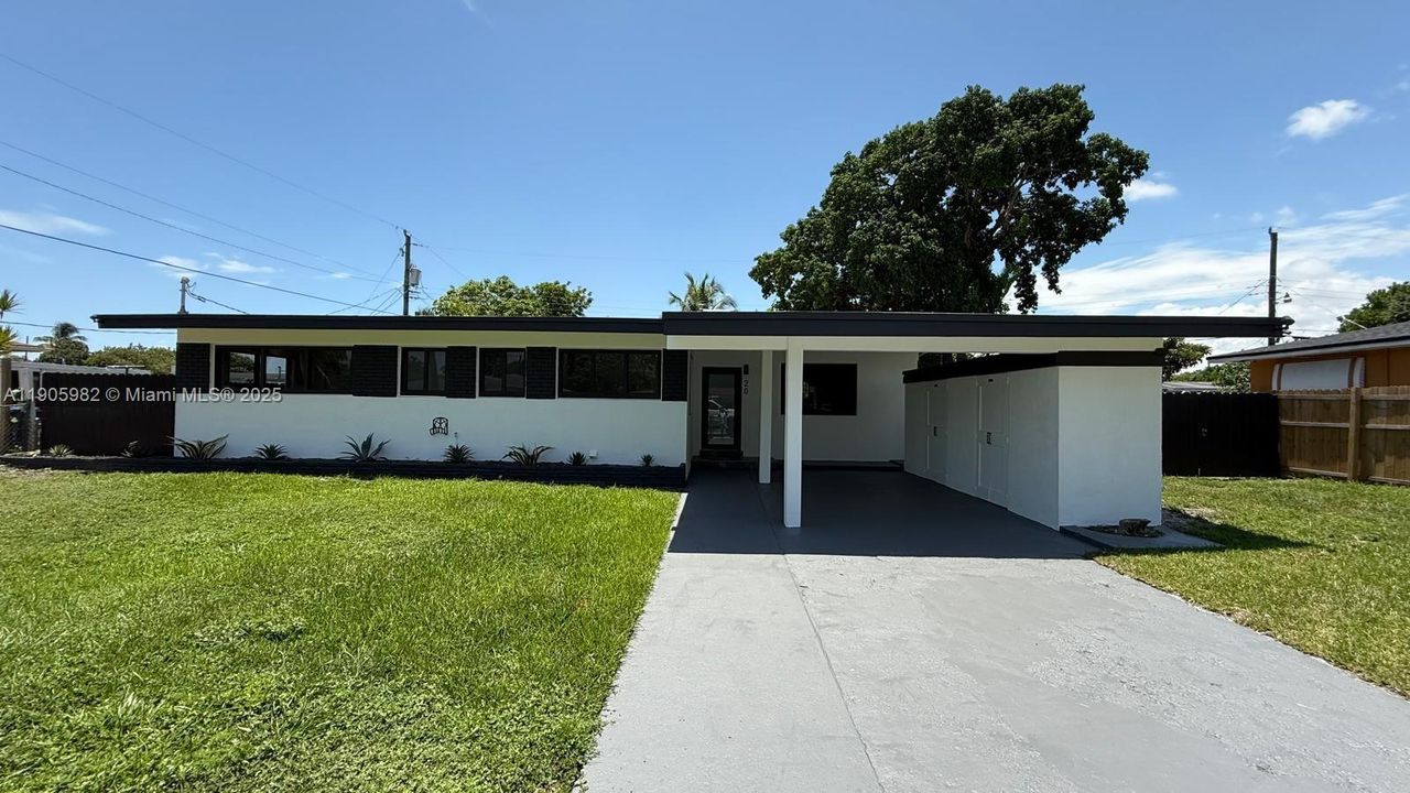 合同活跃: $639,900 (4 贝兹, 3 浴室, 2007 平方英尺)