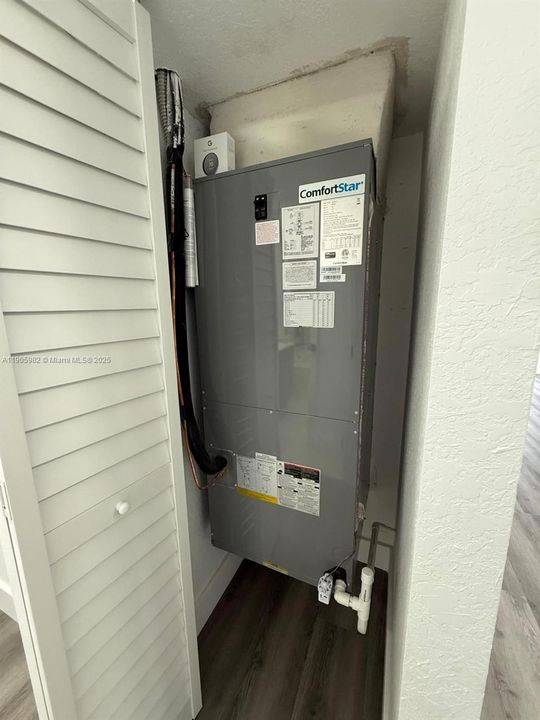 合同活跃: $639,900 (4 贝兹, 3 浴室, 2007 平方英尺)