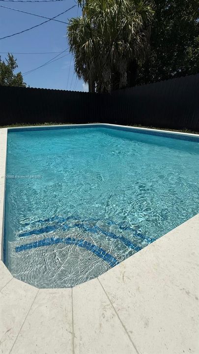 合同活跃: $639,900 (4 贝兹, 3 浴室, 2007 平方英尺)