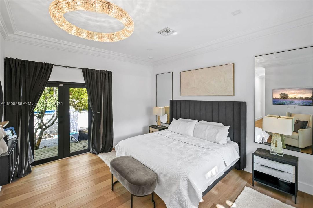 For Sale: $2,695,000 (3 beds, 3 baths, 2270 Square Feet)