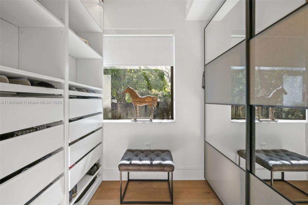 For Sale: $2,695,000 (3 beds, 3 baths, 2270 Square Feet)