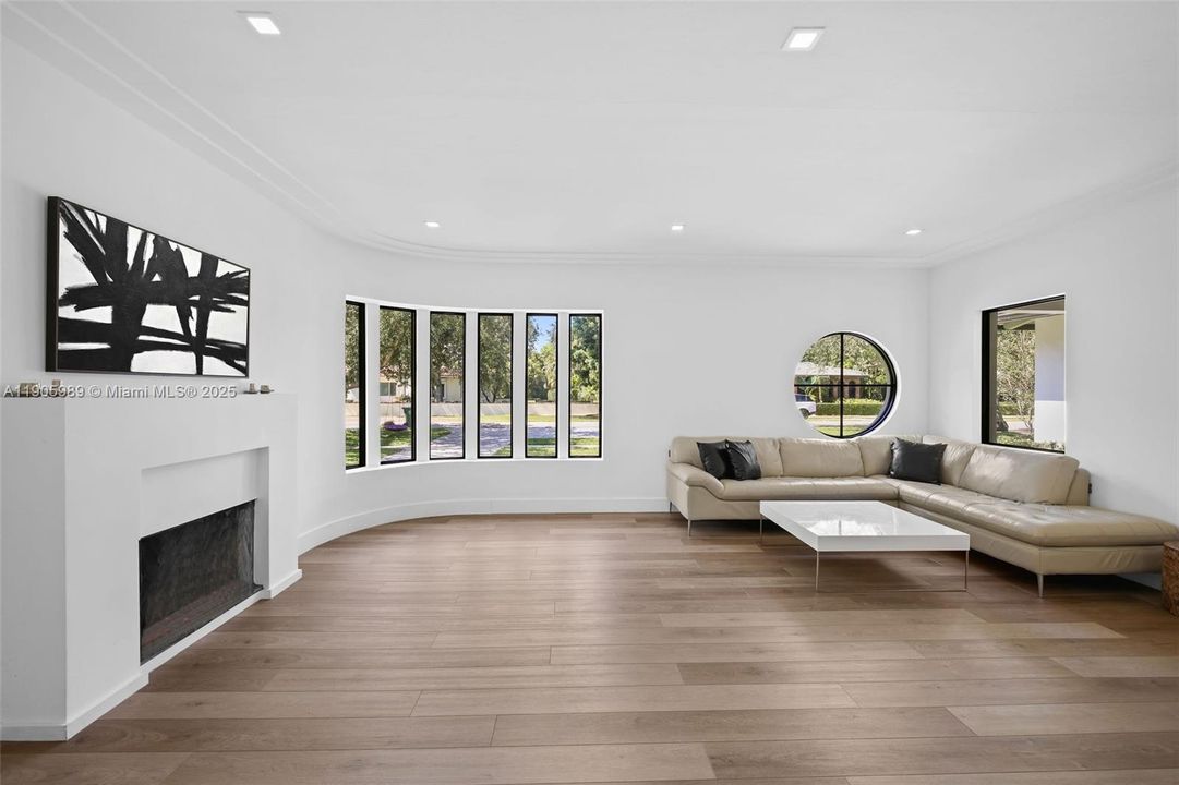 For Sale: $2,695,000 (3 beds, 3 baths, 2270 Square Feet)