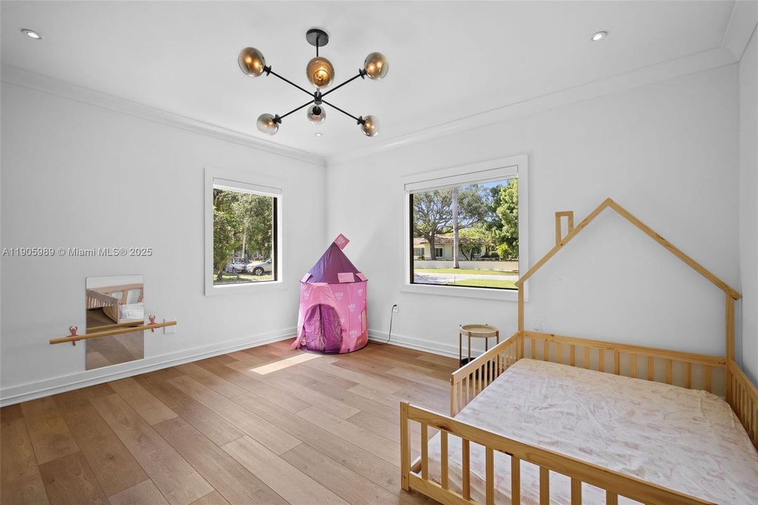 For Sale: $2,695,000 (3 beds, 3 baths, 2270 Square Feet)