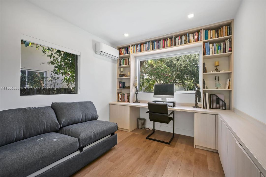 For Sale: $2,695,000 (3 beds, 3 baths, 2270 Square Feet)